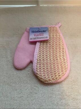 Exfoliating Bath Mitt – Pink & Cream Dual-Texture Cleanser